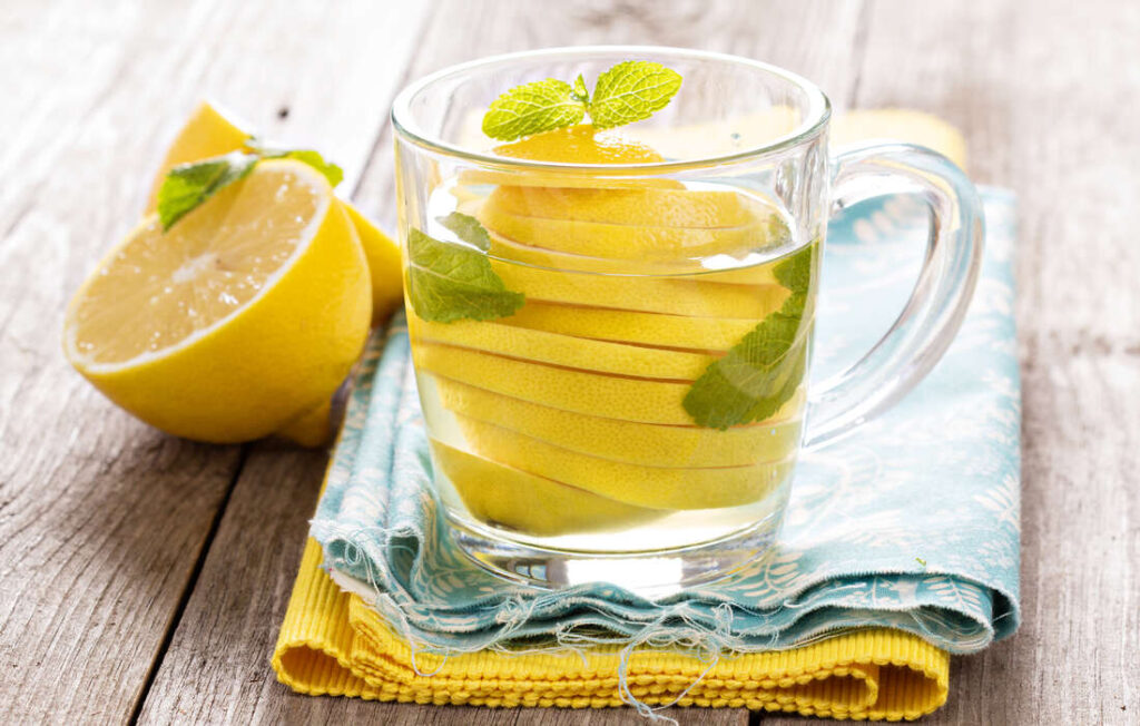eau chaude citronnée